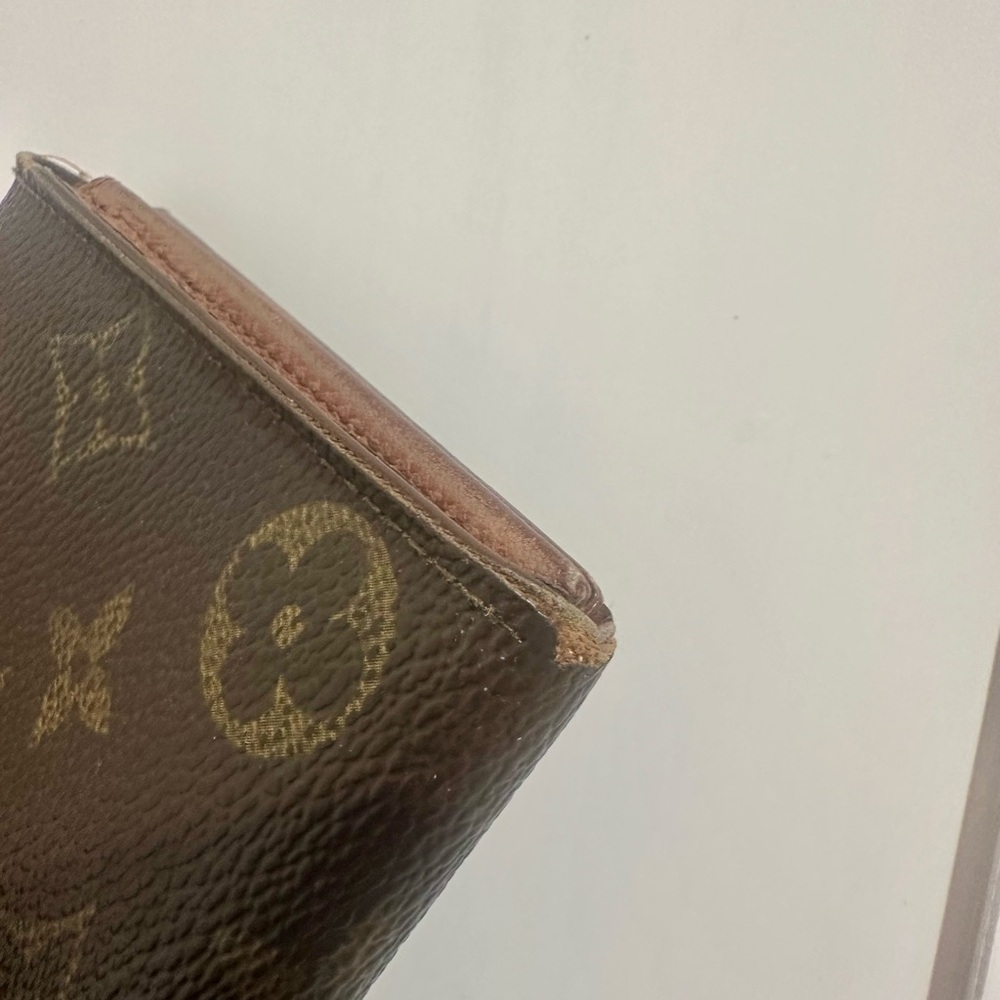 Louis Vuitton Monogram Sarah Wallet - Picture 13 of 16